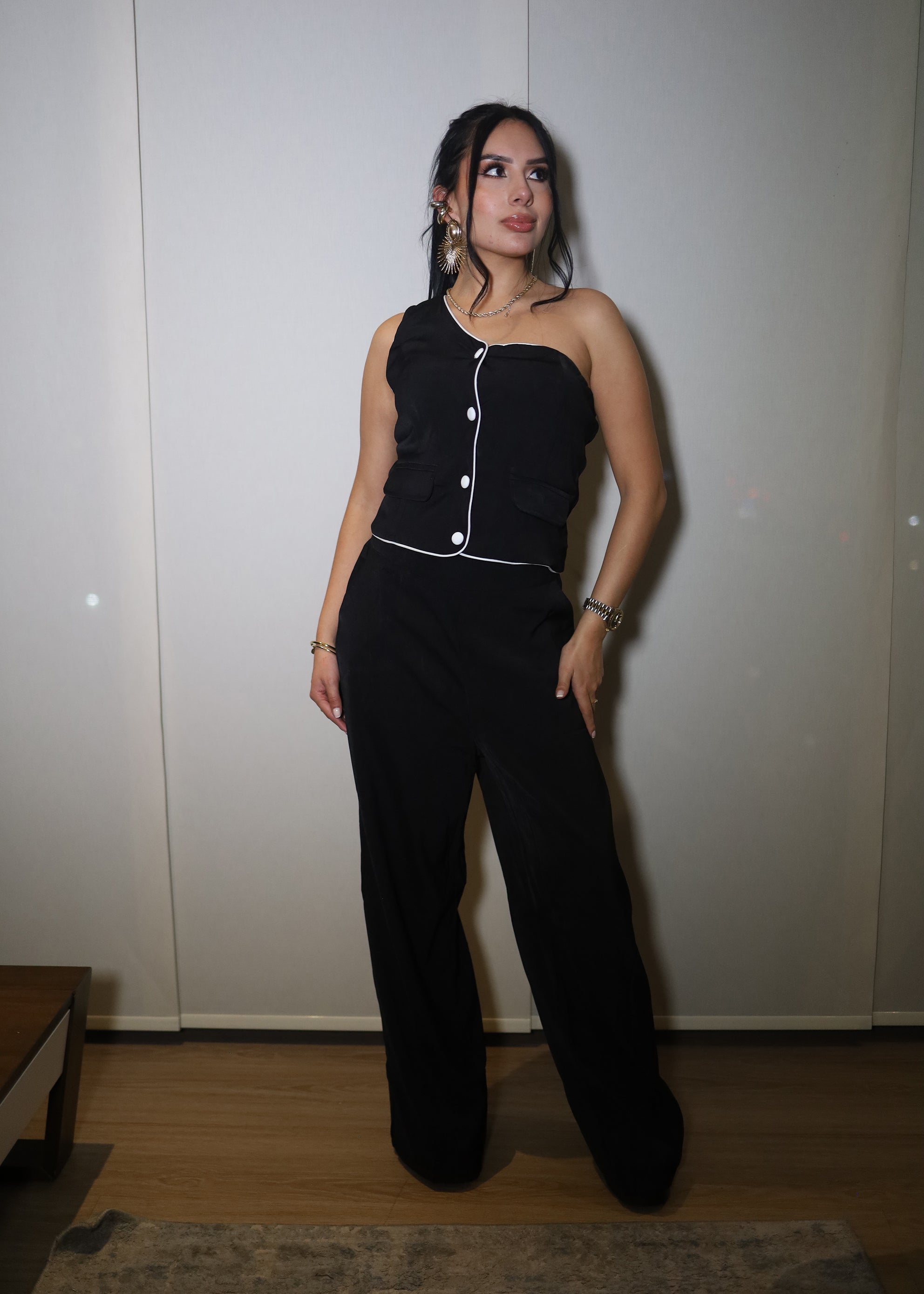 Black T-shirt with white lines